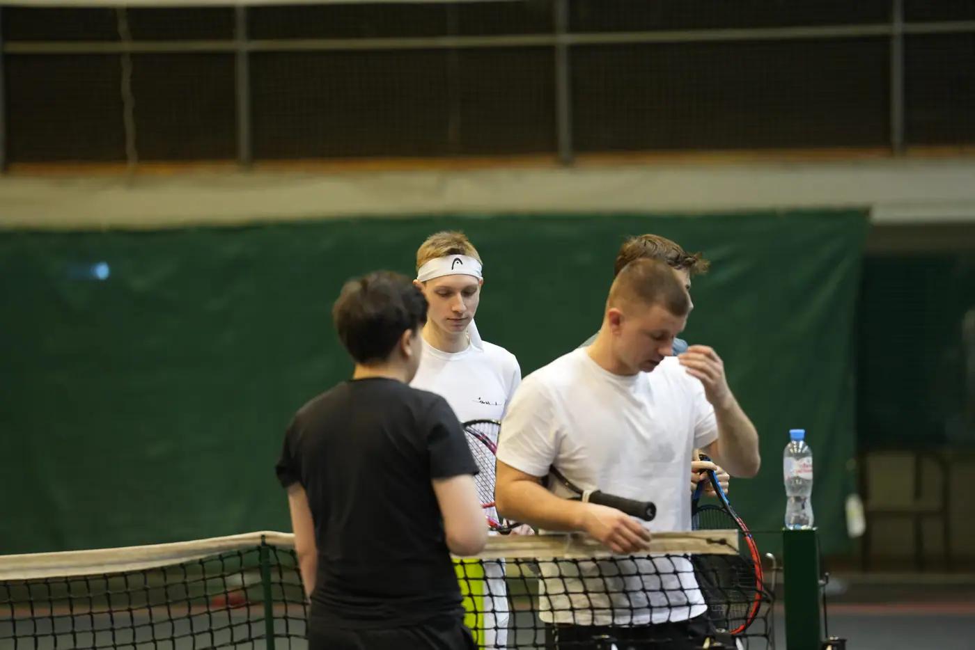 joga-dlya-tennisistov-kak-uluchshit-gibkost-i-balans-dlya-pobed-na-korte
