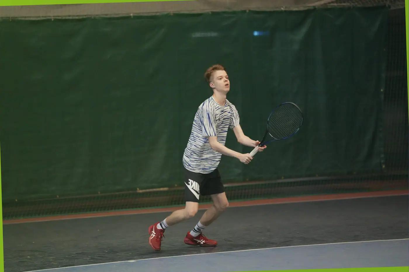 Son_i_tennis
